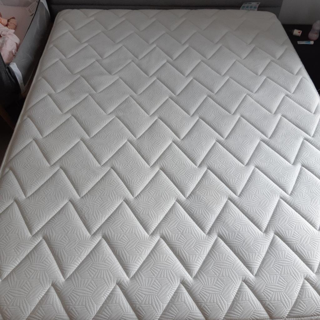 Sensaform Airstream Memory 3000 Mattress in RM13 London for £100.00 for