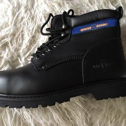 Size8 men’s leather safety boots.New in the box.Pro Man make.Buyer collects