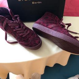 Lässiger Roter Liebeskind Sneaker in Leoprint Optik
Neuwertig fast nicht getragen
Neupreis:129,00
Größe 37