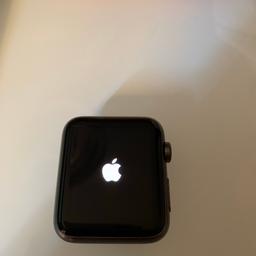 Vendo come da foto Apple whatch completo di cinturino quello nero e originale gli altri due no prezzo leggermente trattabile
L orologio funziona alla perfezione presente qualche segno di normale usura
