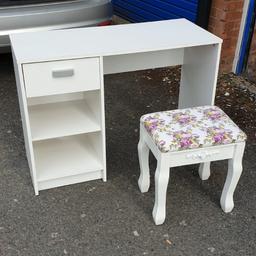 good condition can be used as a dressing table
