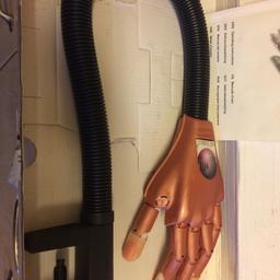 The fast, safe and practical way to learn nails by ‘essential nails.Nail trainer hand, attaches to any table with a plastic vice. With box and manual.