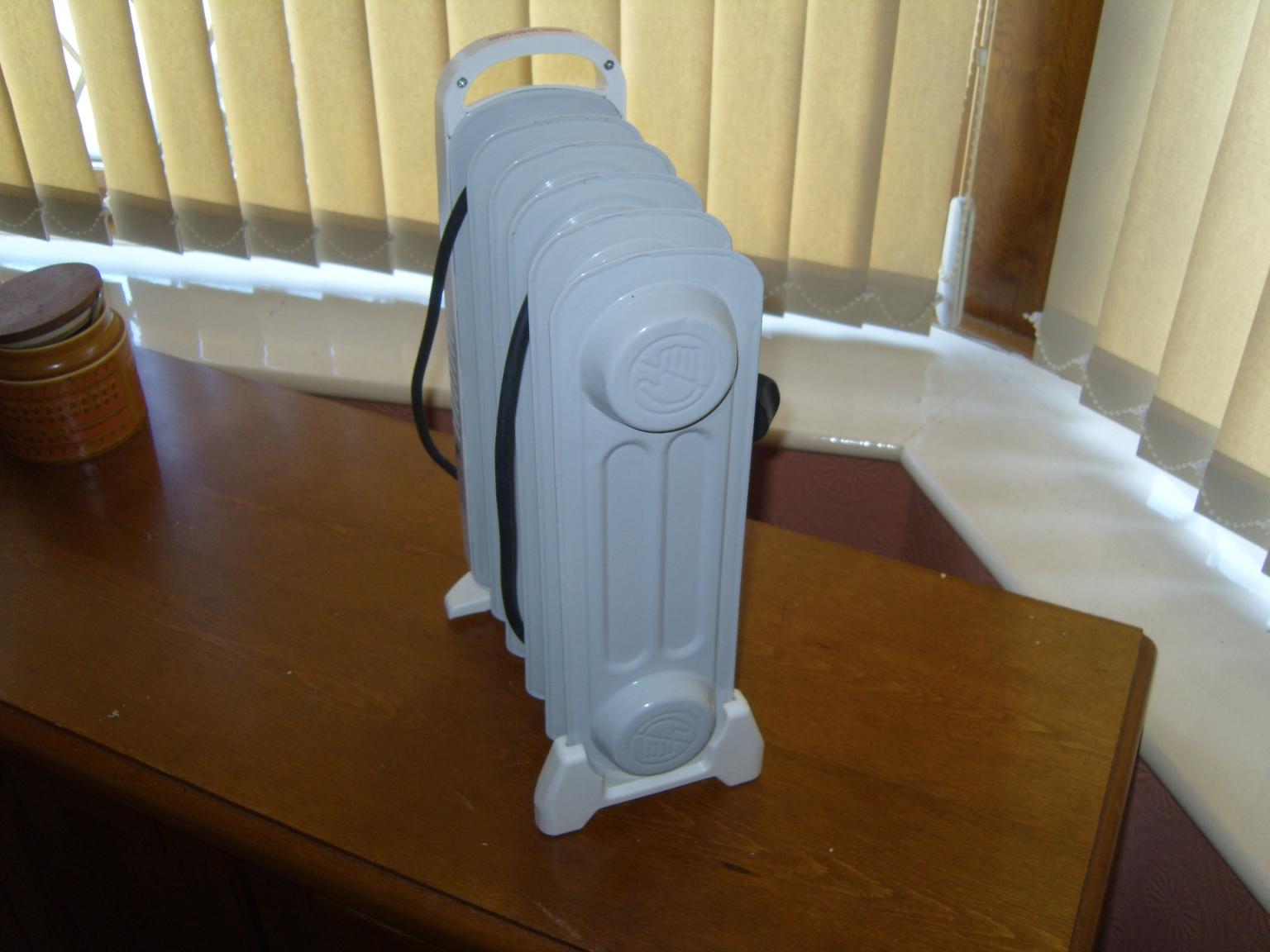 small-oil-filled-radiator-in-hx2-calderdale-for-5-00-for-sale-shpock