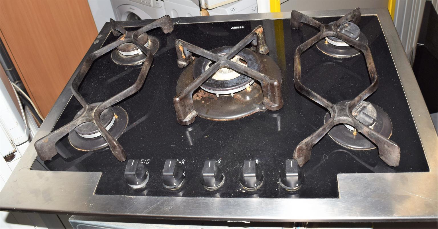 Zanussi 5 Burner Gas Hob Tempered Glass Top in TW8 London for £35.00