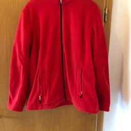 Ich verkaufe eine Rote Fleece Jacke in Größe 44/46.
Wurde noch nie getragen
Größenschild abgeschnitten
100% Polyester
Es ist ein nicht raucher Haushalt.