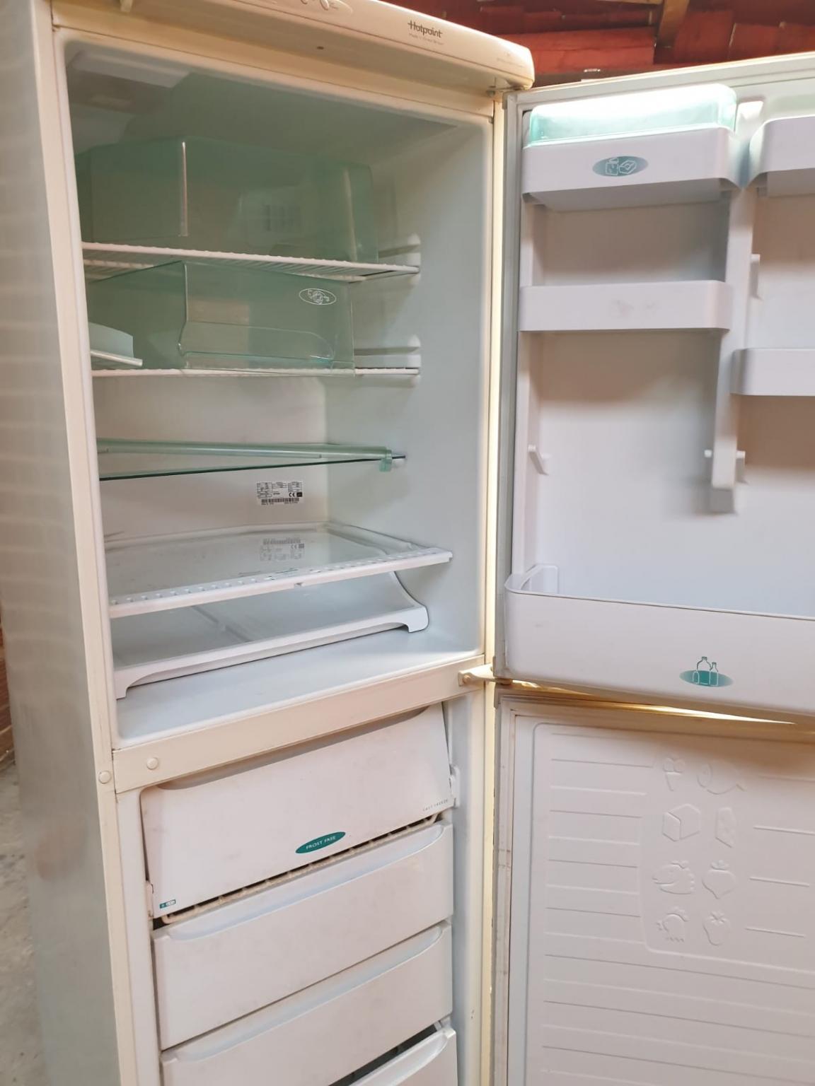 Cheap Hotpoint fridge freezer in DY9 Dudley für 20,00 £ zum Verkauf
