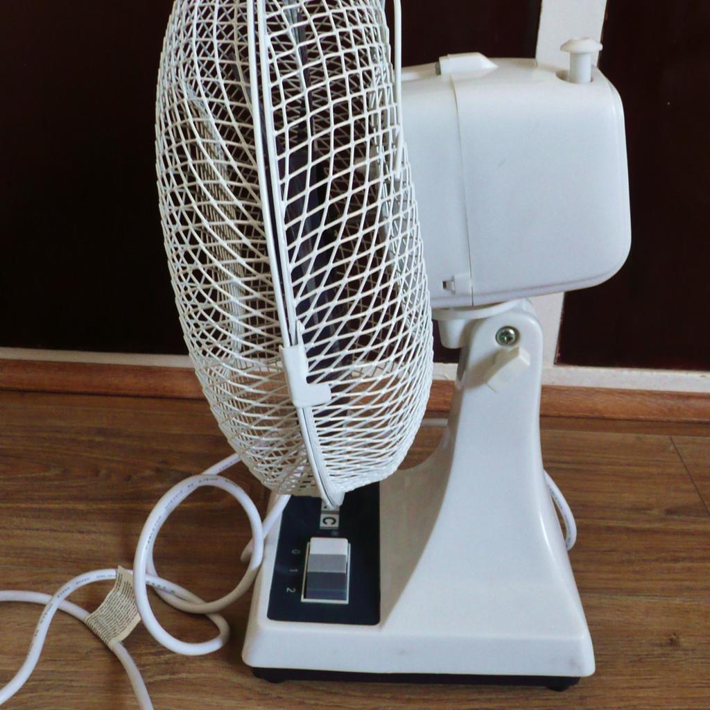 White JAC Oscillating Electric Desk Fan in RM16 for £17.00 for sale
