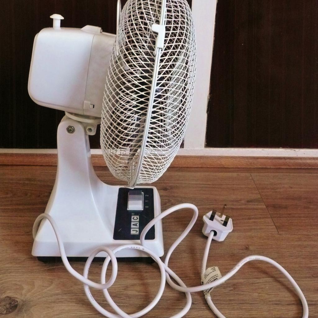 White JAC Oscillating Electric Desk Fan in RM16 for £17.00 for sale