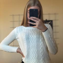 En super fin stickad tröja från Lindex
Bra skick
Storlek: XS
Nypris: 200kr
‼️ Köpare står för frakt om det skulle behövas.
Har du frågor eller är intresserad av att köpa plagget är det bara att kontakta mig✨