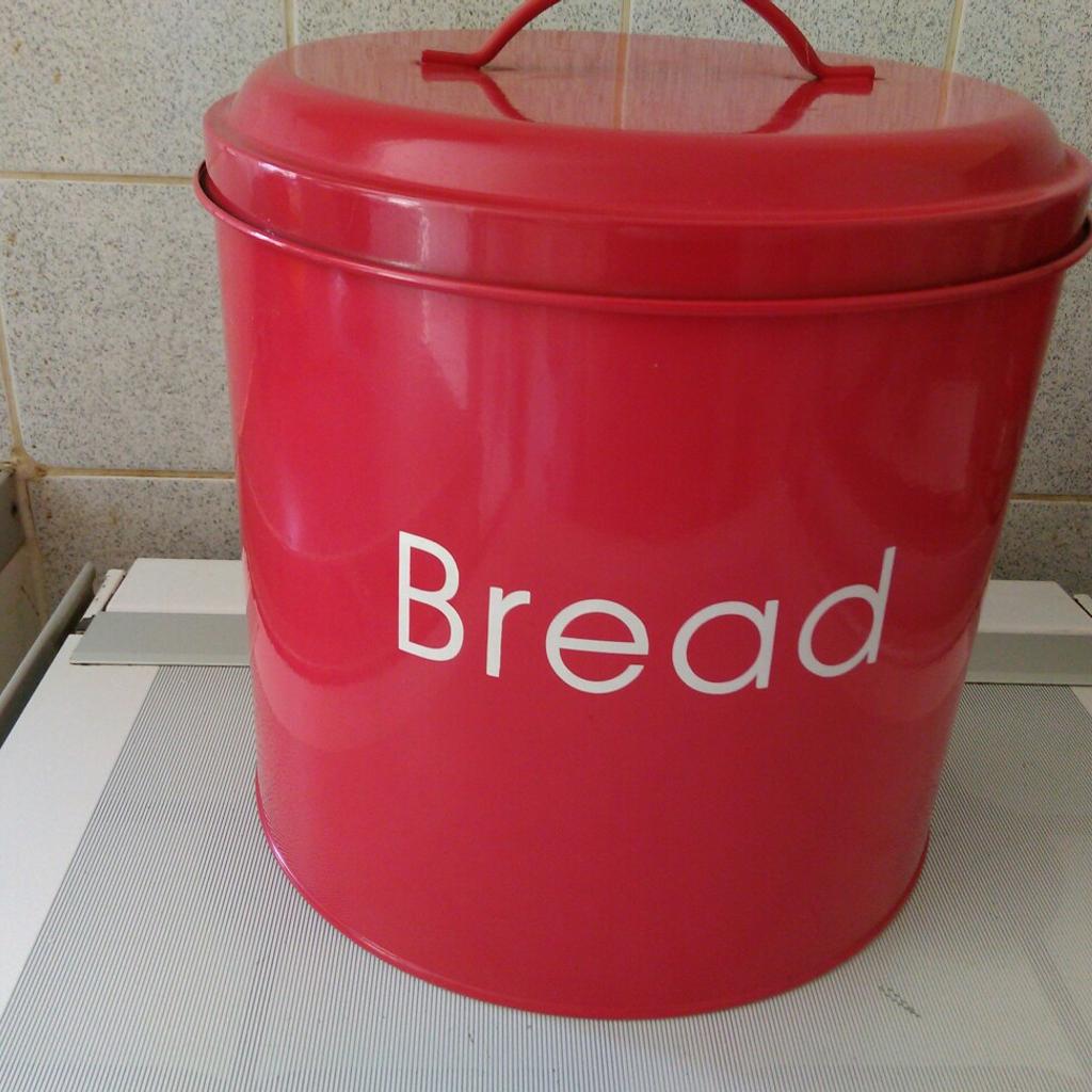 Large red bread bin in SE18 Greenwich für 6,00 £ zum Verkauf Shpock DE