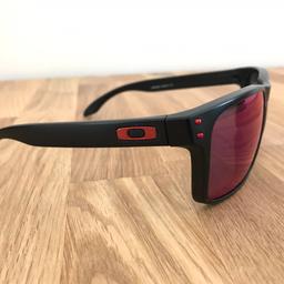 Verkaufe sehr selten getragene Oakley Sonnenbrille in der Farbe Red Iridium. Bei Fragen gerne melden