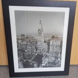 Large black & white picture of the Empire State Building with black frame. Measures 22.5" x 18.5"
Collection Braintree