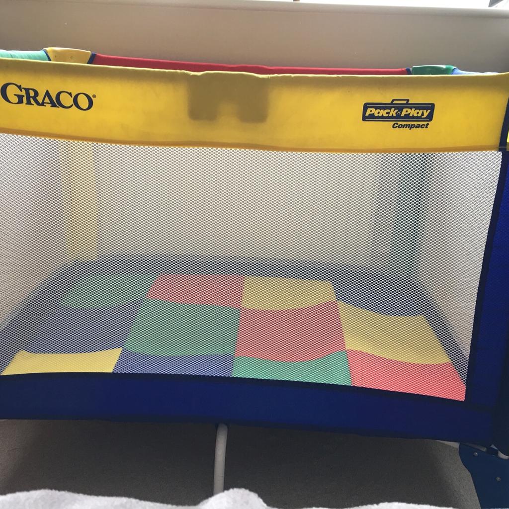 Graco Red, yellow, green and blue travel cot in RH10 Crawley for £5.00