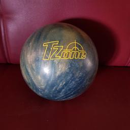 Bowling Kugel, grün marmoriert.
leichte Gebrauchsspuren
NP 79 €