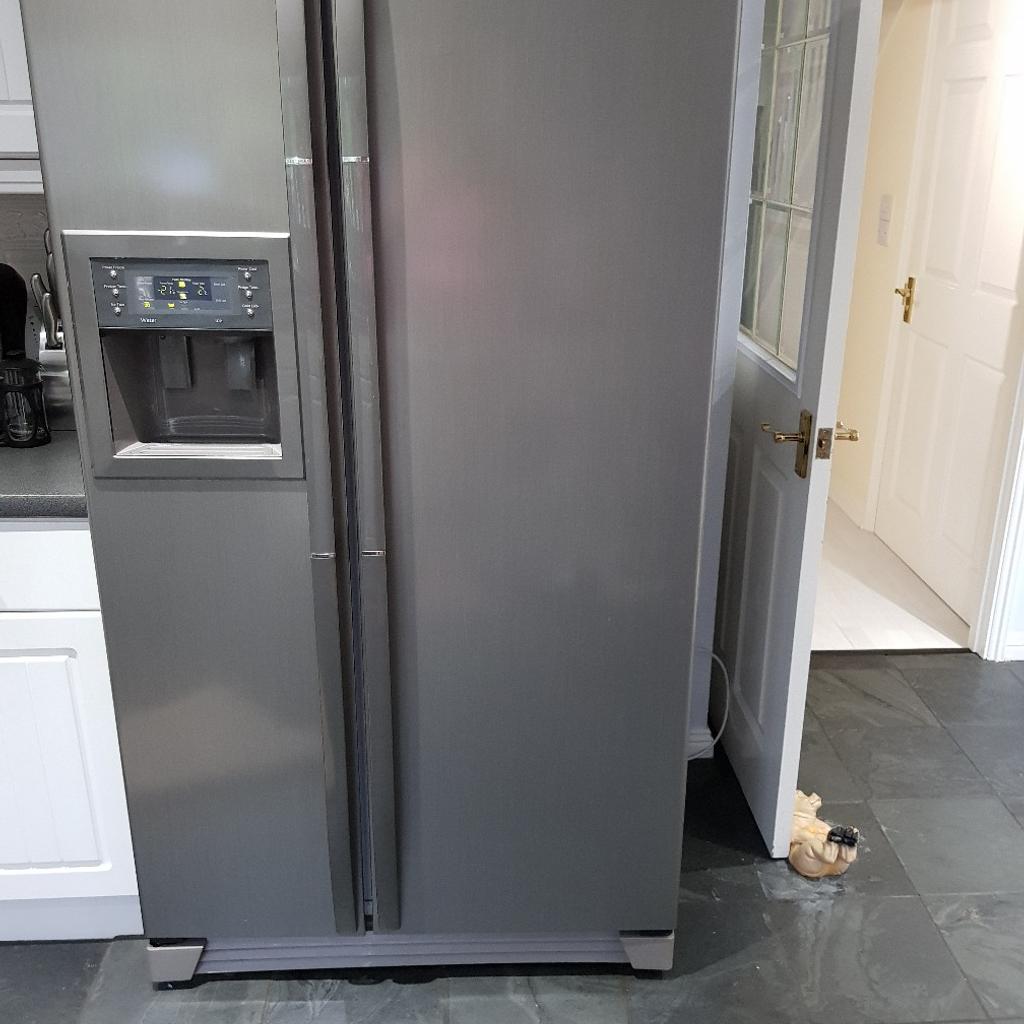 SAMSUNG FRIDGE/FREEZERAMERICAN STYLE, ICE/W. in TN24 Ashford for £200.