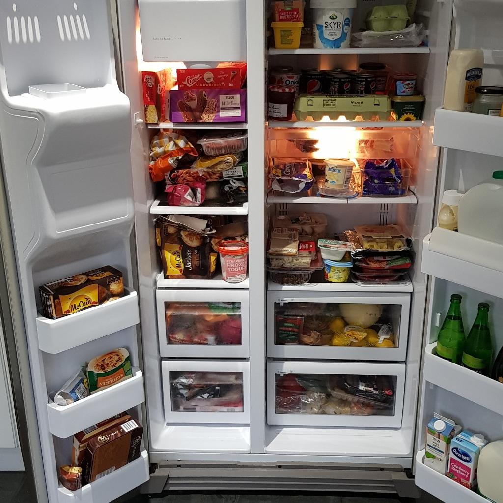 SAMSUNG FRIDGE/FREEZERAMERICAN STYLE, ICE/W. in TN24 Ashford for £200.