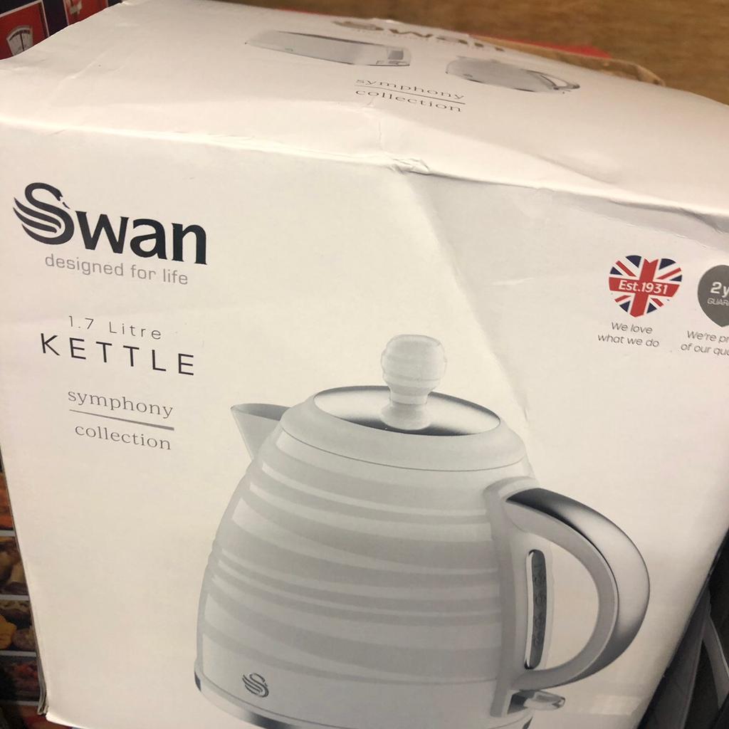 Swan toaster and kettle brand new symphony in Heath & Reach for £35.00 for sale Shpock