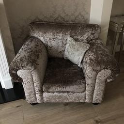 Latte 3 piece sofa, great condition
Arm chair
2 seater
3 seater (one of the seat covers zip has broken, easy fixed)
Just over 12 months old, only selling as im having my house renovated and changing colour scheme.
Any questions please ask, grab yourself a bargain needs gone asap.
Collection only