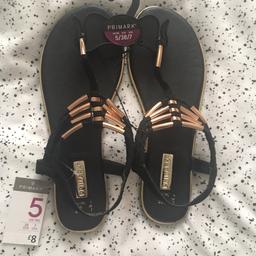 Women’s sandals size 5 from Primark, never been worn .
Cannot return as I cannot find receipt paid £8, collection from Bloxwich £6 ovno