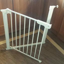 Fully adjustable, good quality and condition, safety gate.