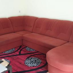 Gebrauchte Couch in gutem Zustand ohne Sitzmulden sehr gutes Polster ausziehbar zur Schlafcouch und einer kleinen Stauraum Schublade gewisse leichte Abnutzspuren anschauen lohnt sich Preis VHB