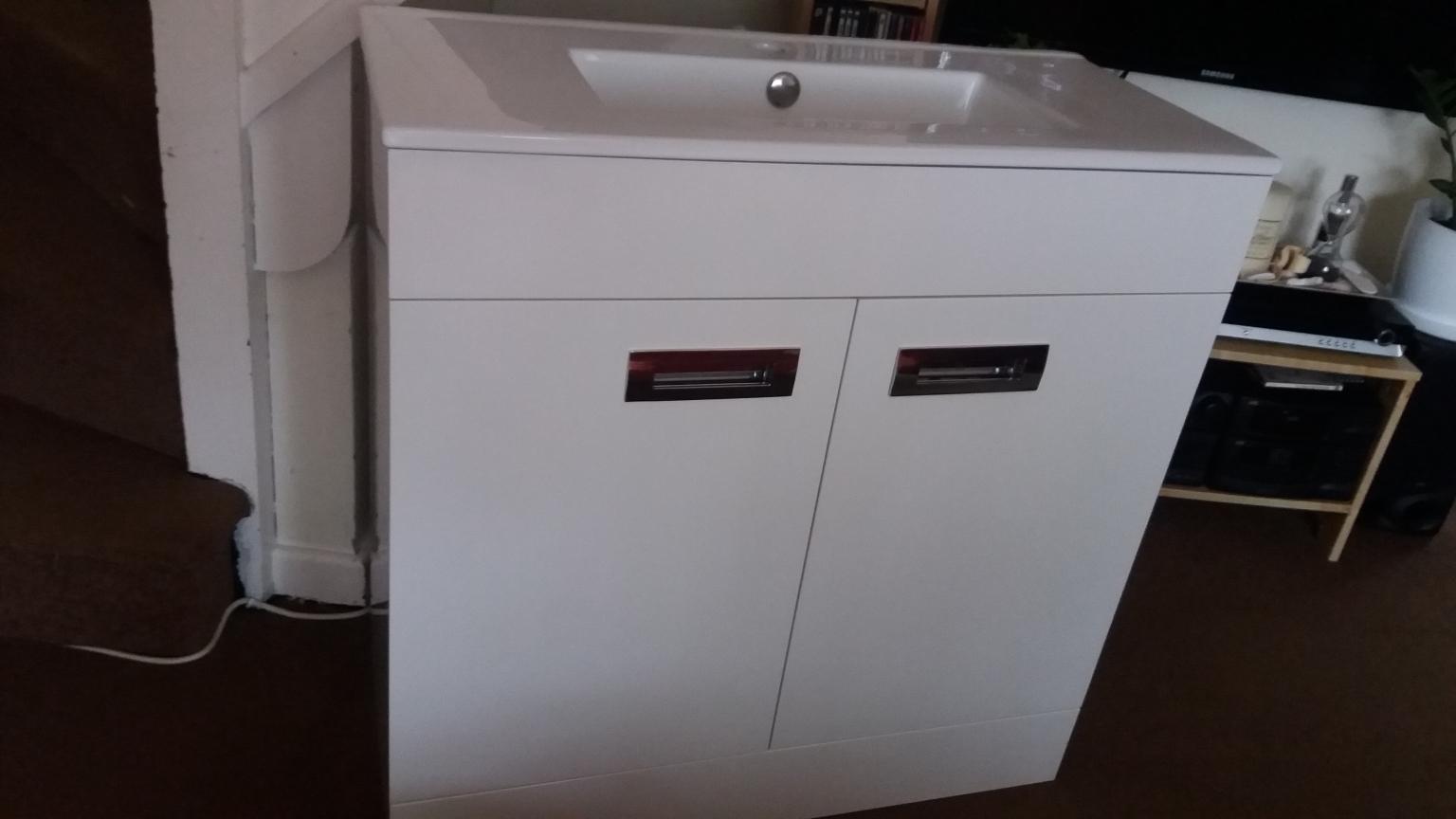 Bathroom vanity unit sink basin in BB1 Blackburn für 45,00 £ zum