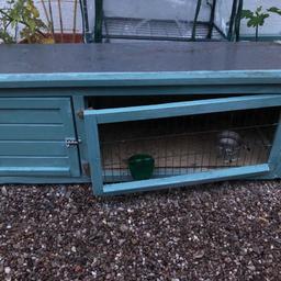 Hutch suitable for rabbits, guinea pigs, bantam chickens.
In good condition.