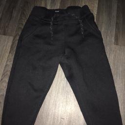 Boys black joggers 2-3 
Good used condition collection from Donnington TF2