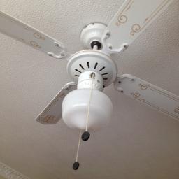 White ceiling fan with light
3 speed
Excellent condition
PayPal only or cash in collection