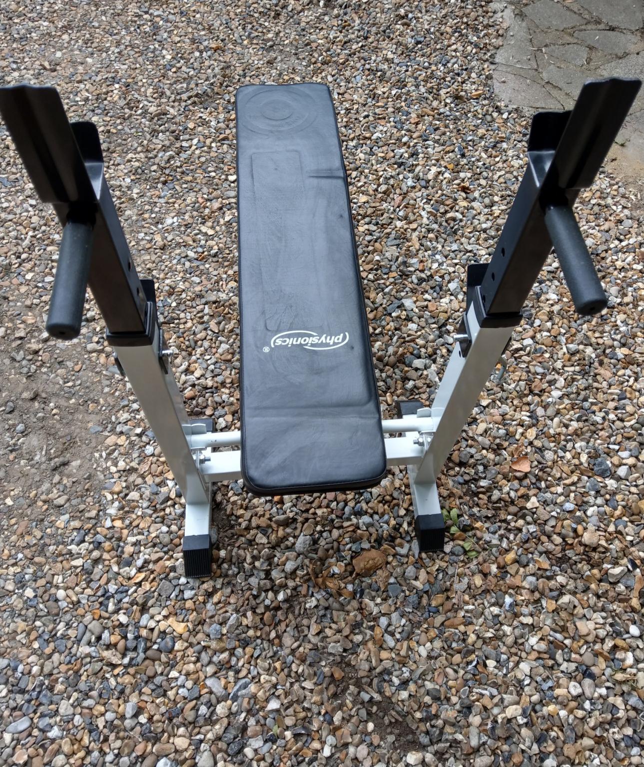 Gym workout bench & assorted weights in SE7 London für 50,00 £ zum ...