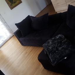 Verkaufe schwarze Wohnlandschaft aus Velour mit 3 Polster. ausziehbar sofa zum Schlafen
Maße 232 cm x 152 cm
abzuholen bis ende august