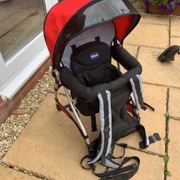 Great child carrier with additional stand for when taking them off your back and also sun canopy