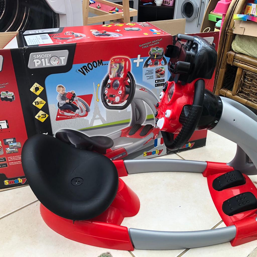 Smoby - V8 Driver with Smartphone Holder and Free Smoby App