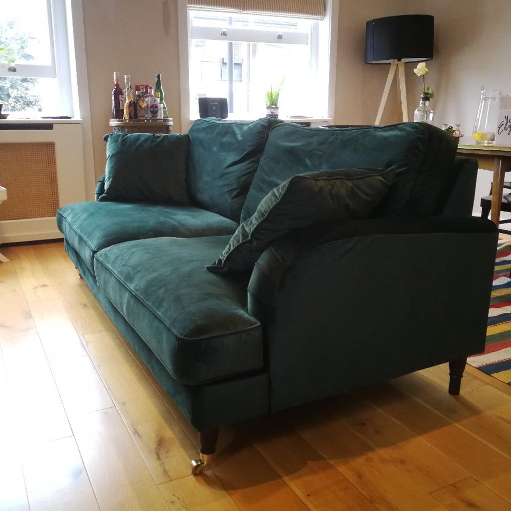 Nearly new Dunelm Green velvet sofa in SW6 London for £375.00 for sale