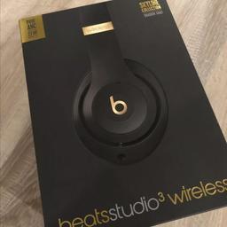 Verkaufe hier meine Beats Studio Wireless Kopfhörer in schwarz Gold weil ich sie einfach nie genutzt habe daher sind sie wie neu sie wurden im Februar 2019 gekauft und sie Rechnung ist vorhanden