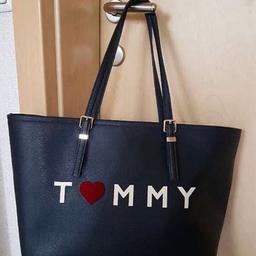 NEUE Tommy Hilfiger Tasche mit originalen Sack. Neupreis der Tasche 160 Euro.
Preis zzgl. Versand.