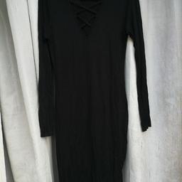 Black boohoo dress size UK 12

Approximately length 84, waist 28cm

Material is stretchy. 95% viscose, 5% elastane

Worn just few times, good condition

Collection E11 or can arrange delivery for extra £3 :)

Thanks for looking in to it, check my other items as well. Can give discount if buy more than 2 things :)