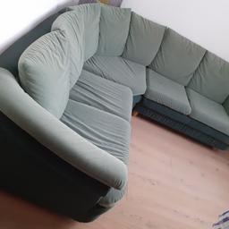 grüne Couch aus Platzmangel abzugeben.  Nur sehr wenig benutzt, sehr guter Zustand. 
Maße: 240cm x 240cm