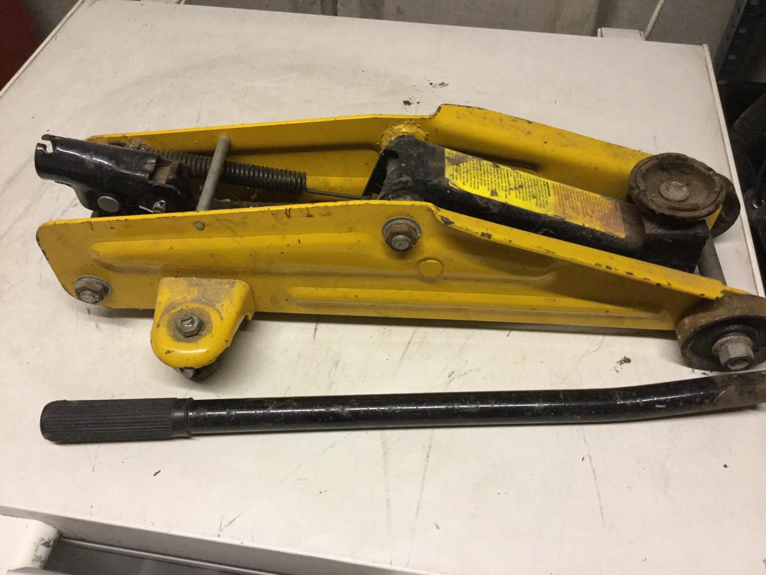 Halfords trolley jack in DY2 Dudley for £15.00 for sale Shpock