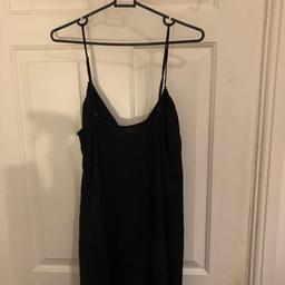 Urban Outfitters black satin lace slip size 8

Item in great condition as can be seen in pic.

Collection only in Haggerston, 2min walk from station
