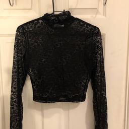 Black lace high neck log sleeve crop top 8

Item in great condition as can be seen in pic.

Collection only in Haggerston, 2min walk from station