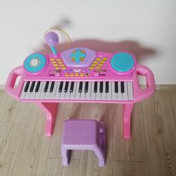 Mädchen Klavier funktioniert alles. Normale Gebrauchsspuren.
Da meine Tochter schon zu groß ist, will sie es verkaufen und das Sparschweinchen füttern.
