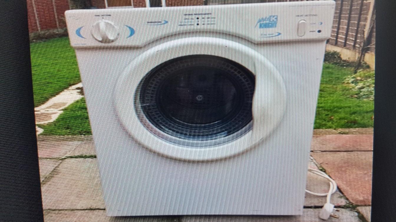 white knight cl382 compact tumble drier dryer in WF4 Wakefield for £50.