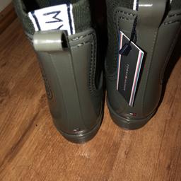 Tommy Hilfiger wellington boots 
Brand new 
Size 6
RPR £80
Open to negotiation
Message before buying
#Tommyhilfiger