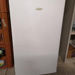 Verkaufe hier ein freistehenden Kühlschrank von Marke Bomann. Gekauft 2015 und nur zwei Sommer genutzt um Getränke zu kühlen. Neuwertig 72VHB