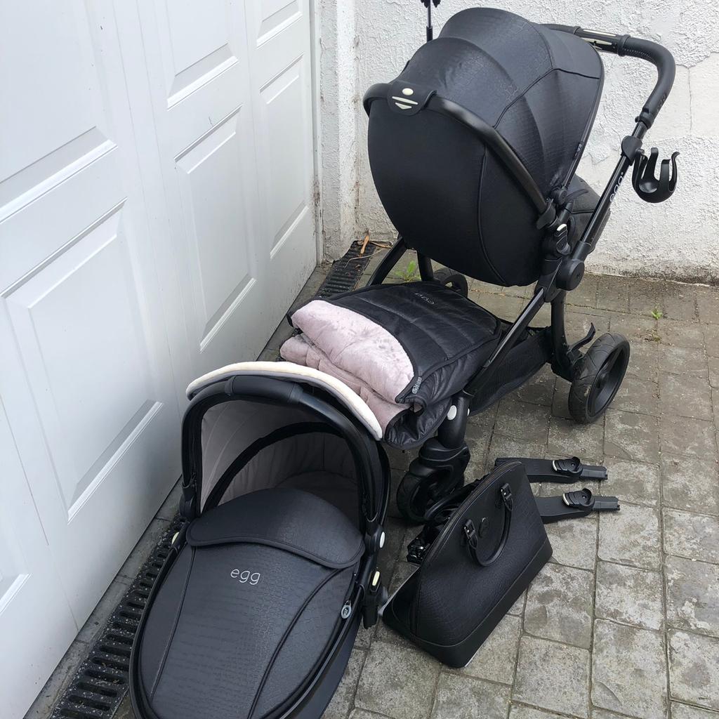 Jurassic black egg pram system in M23 Manchester for £650.00 for sale ...