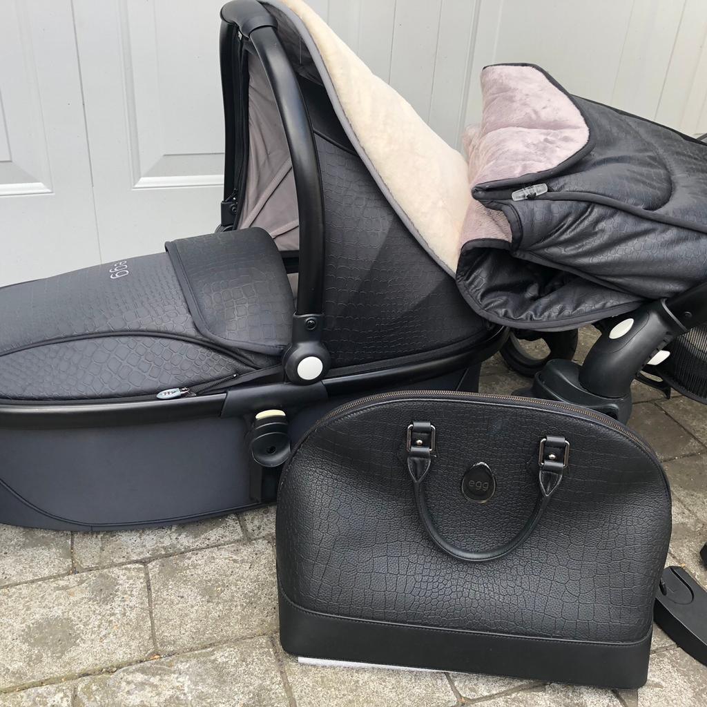 Jurassic black egg pram system in M23 Manchester for £650.00 for sale ...