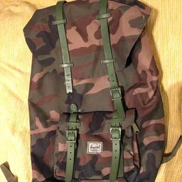 Herschel Camouflage green backpack one size

Item in great condition as can be seen in pic.

Collection only in Haggerston, 2min walk from station