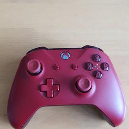 Xbox One Controller in Dark Red doesnt work, would be great for spare parts or repairs. Good if you want to customize the plain white controller