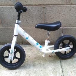 unisex balance bike 
age 2 upwards
condition is used
general wear and tear stickers have faded
lots of life left 
collection only